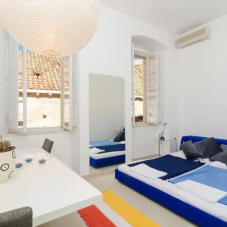 Apartment Little Brothers *